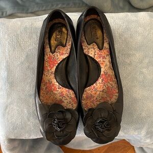 Black Women's Shoes BORN with Floral Detail
